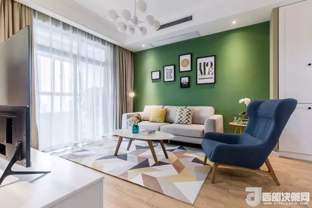 沙發(fā)背景墻選對裝飾畫，才能美了整個客廳空間！