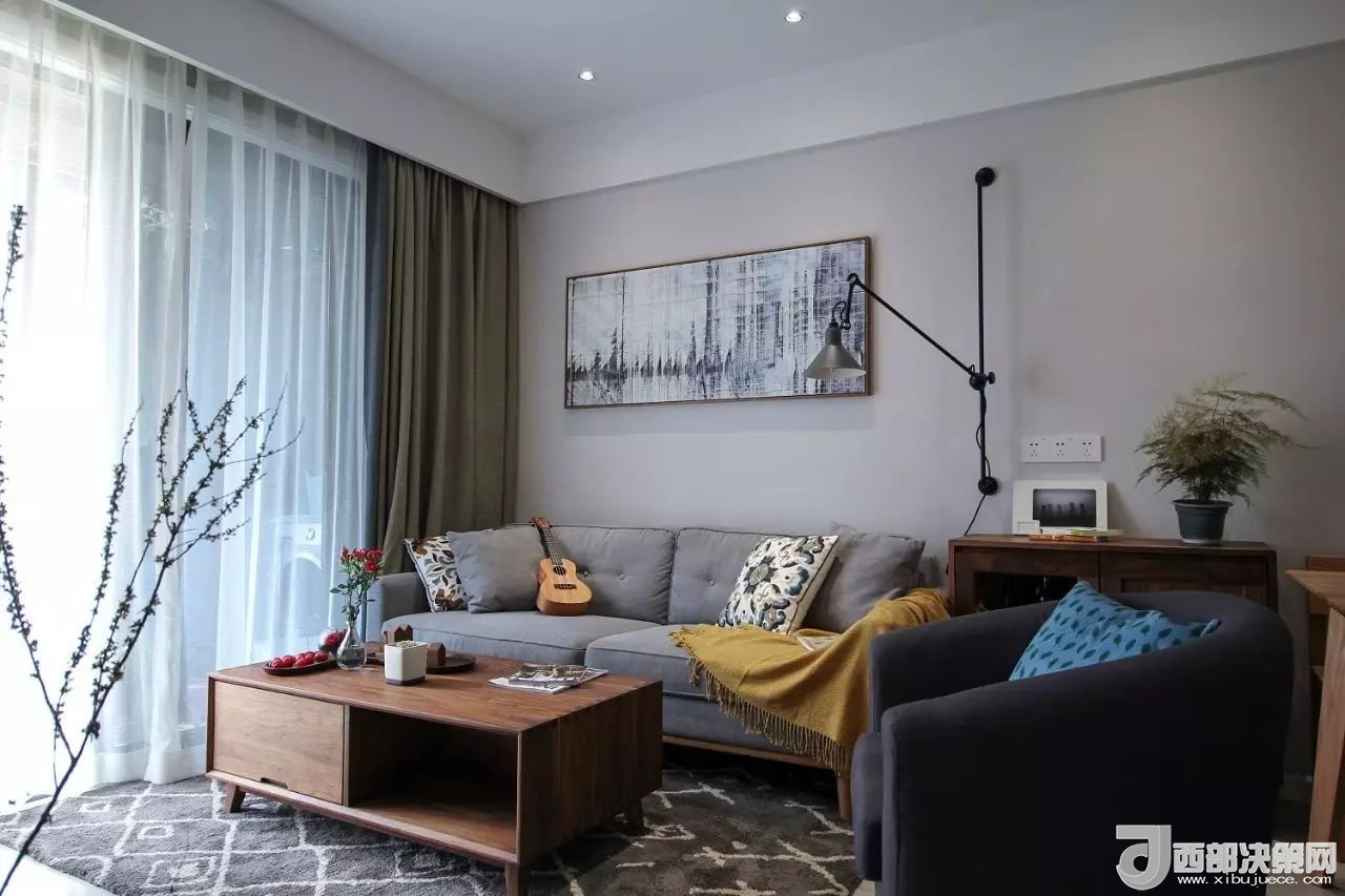 沙發(fā)背景墻選對裝飾畫，才能美了整個客廳空間！