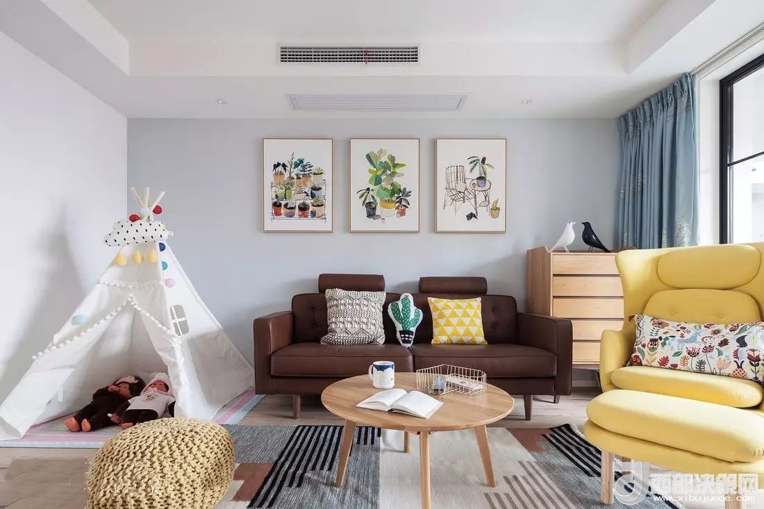 沙發(fā)背景墻選對裝飾畫，才能美了整個客廳空間！