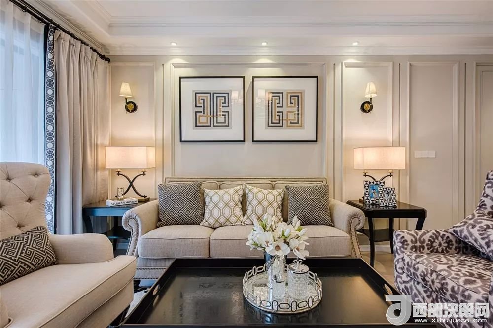 沙發(fā)背景墻選對裝飾畫，才能美了整個客廳空間！