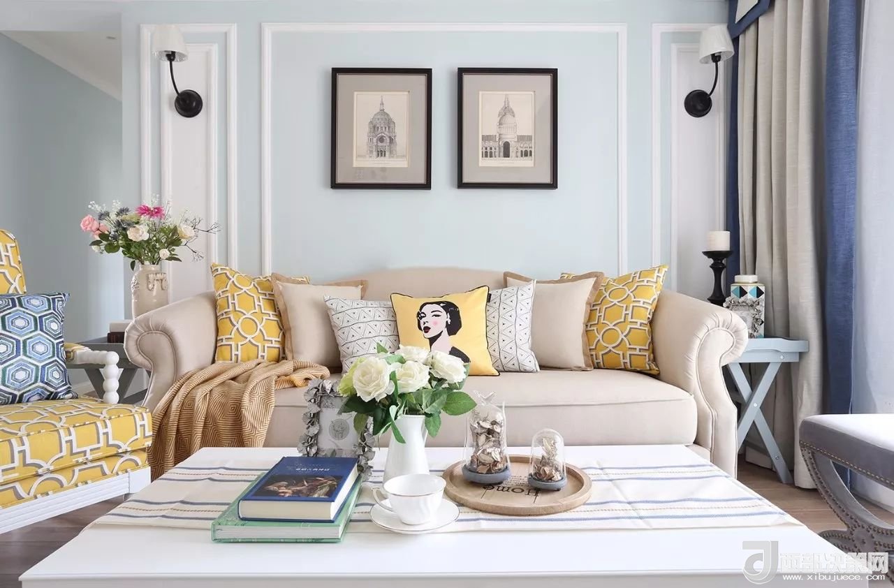 沙發(fā)背景墻選對裝飾畫，才能美了整個客廳空間！