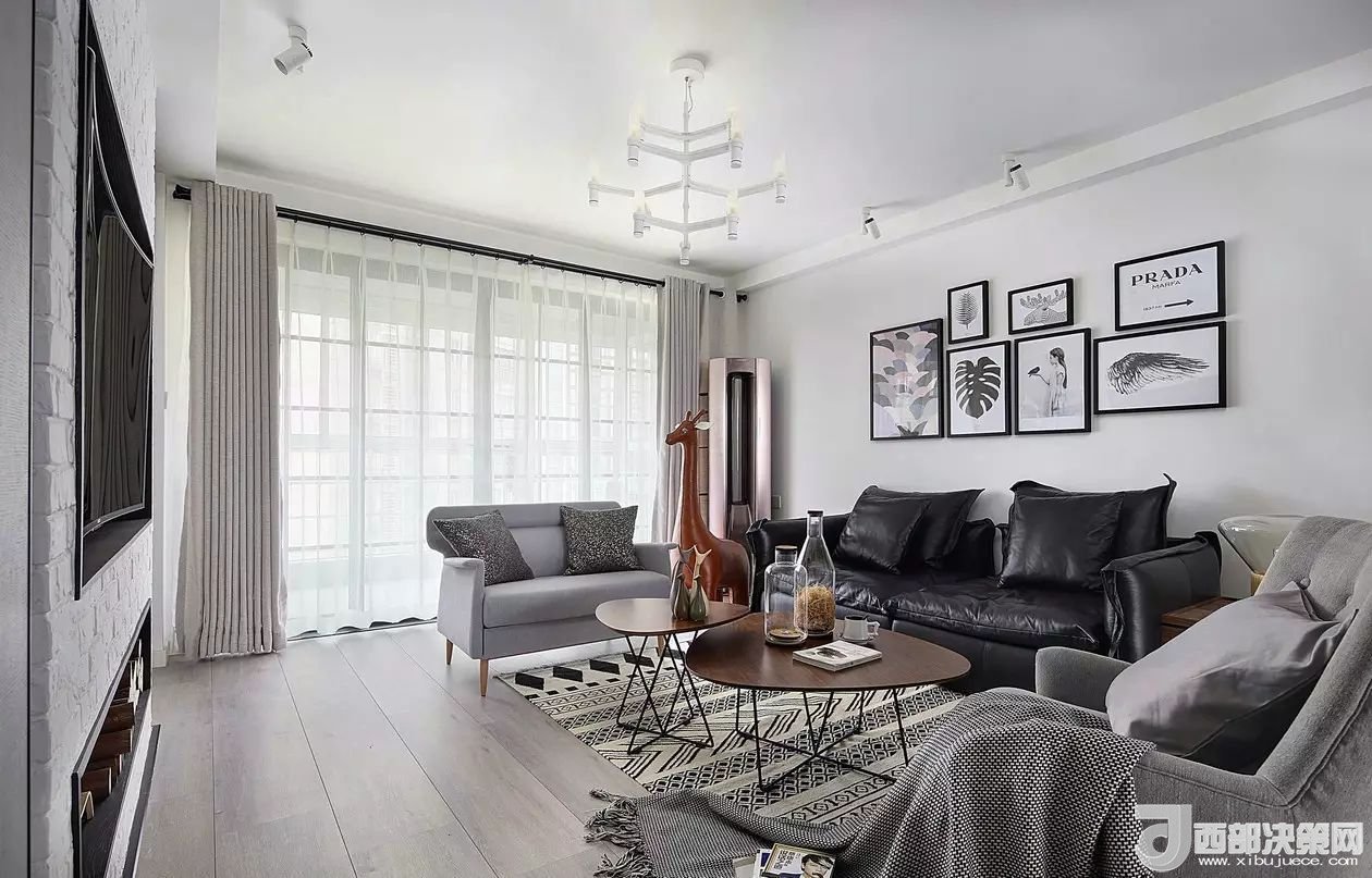 沙發(fā)背景墻選對裝飾畫，才能美了整個客廳空間！