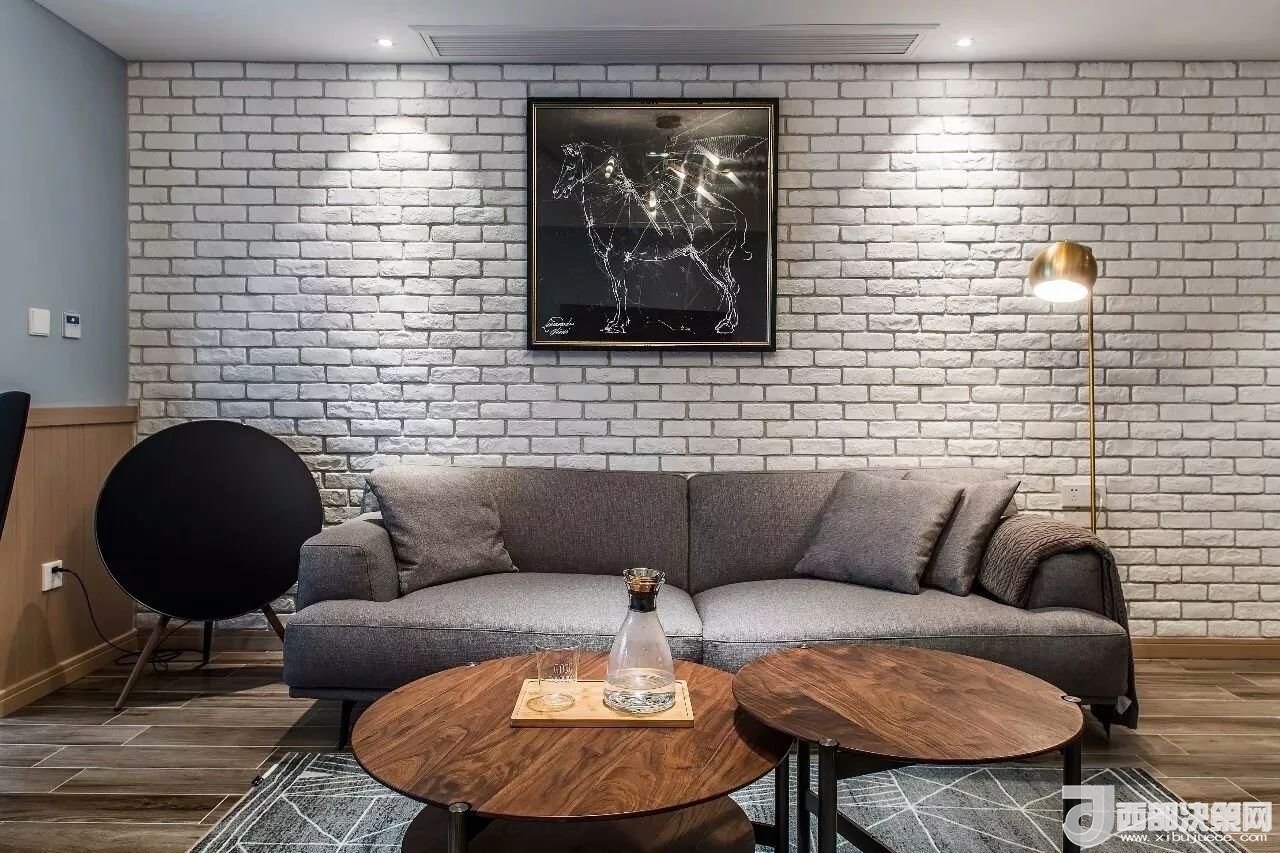 沙發(fā)背景墻選對裝飾畫，才能美了整個客廳空間！