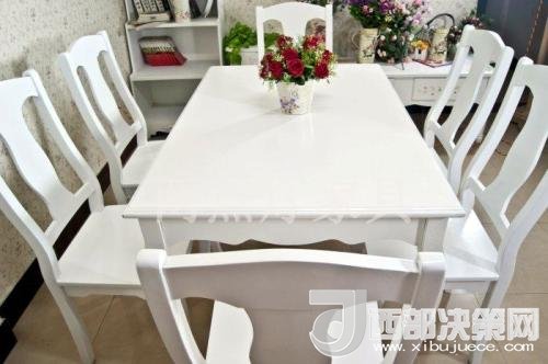 喜歡白色餐桌 但椅子該如何搭配？