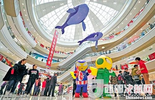 資料圖：購物商場。 <a target='_blank' >中新社</a>記者 佟郁 攝