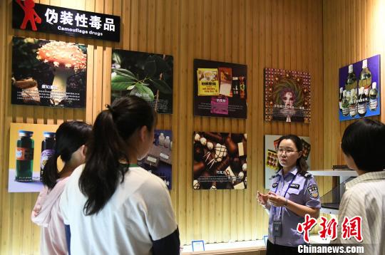 山西省司法行政戒毒系統(tǒng)積極面向社會開展禁毒警示教育?！　　⊥踅ㄜ?攝