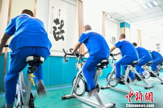 山西省戒毒人員正在進行身體鍛煉。　王建軍 攝