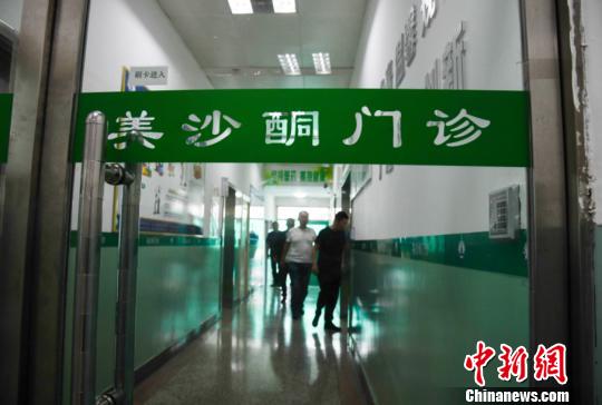 有數(shù)據(jù)顯示，十年來，山西省司法行政戒毒系統(tǒng)累計收治戒毒人員總數(shù)6萬余人。截至目前，在冊強制隔離戒毒人員、自愿戒毒人員、戒毒康復人員、美沙酮維持治療人員共1.2萬余人?！⊥踅ㄜ?攝