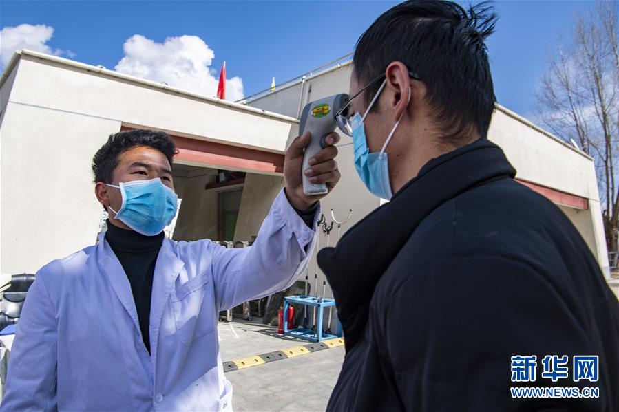 (新華全媒頭條·圖文互動)(8)血脈同心 共盼春來——疫情阻擊戰(zhàn)中的雪域故事