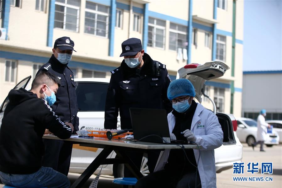 （習(xí)近平致敬的戰(zhàn)“疫”英雄·公安干警篇·圖文互動(dòng)）（3）他們，抗疫一線鑄警魂