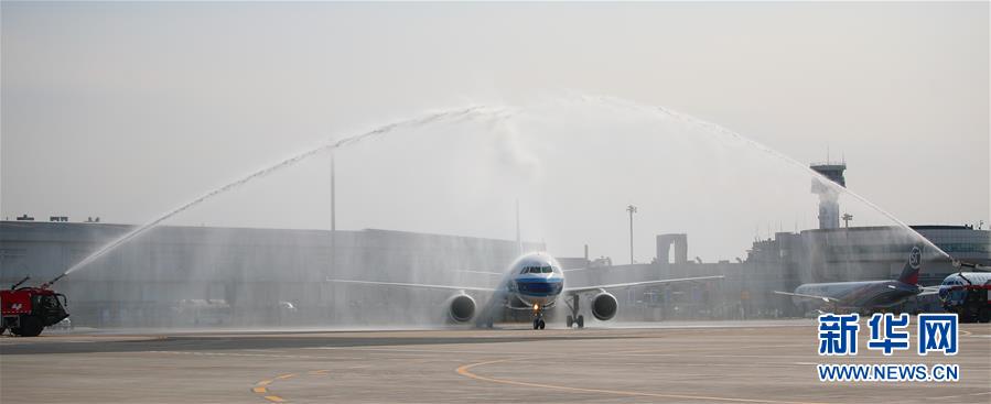 (在習近平新時代中國特色社會主義思想指引下——新時代新作為新篇章·習近平總書記關切事·圖文互動)(1)給你最溫暖的擁抱——保護關心愛護抗疫一線醫(yī)務人員在行動