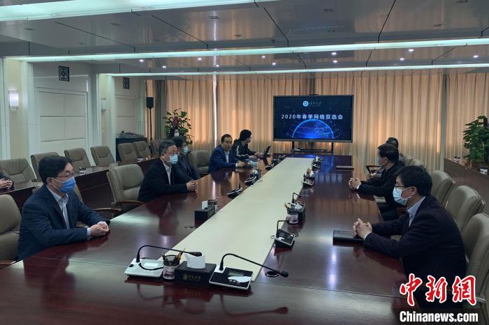 寧夏大學(xué)2020年春季首場(chǎng)綜合類“網(wǎng)絡(luò)雙選會(huì)”現(xiàn)場(chǎng)?！±钆迳?攝