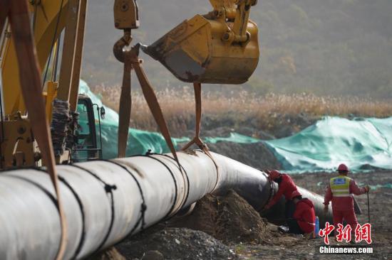 資料圖：天然氣管道施工現(xiàn)場。<a target='_blank'  data-cke-saved- >中新社</a>記者 蘇丹 攝