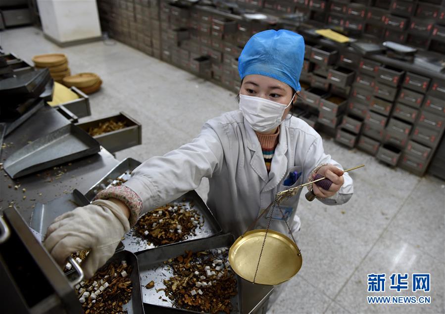 （聚焦疫情防控·圖文互動）（14）分秒必爭！一切為了治病救人——中國抗疫生命至上的生動實踐