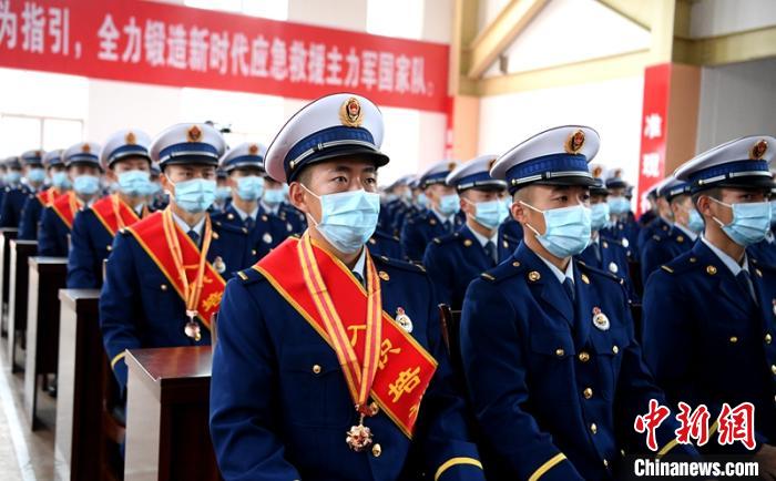 授銜表彰儀式現(xiàn)場?！⒅铱?攝