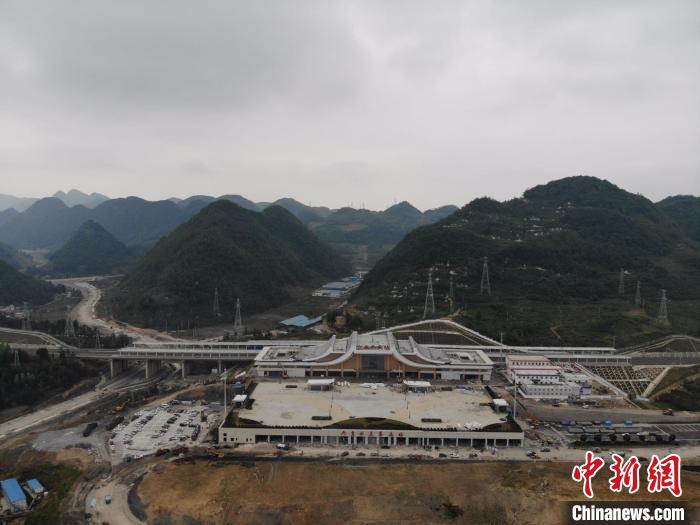 貴州省首條城際高速鐵路——安六鐵路開始聯(lián)調(diào)聯(lián)試。中國鐵路成都局集團(tuán)公司供圖