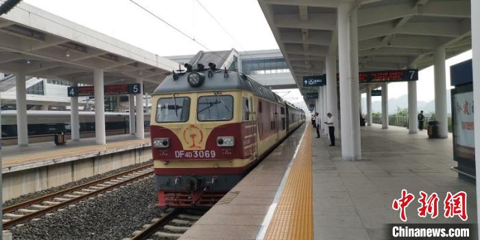 貴州省首條城際高速鐵路——安六鐵路開始聯(lián)調(diào)聯(lián)試。中國鐵路成都局集團(tuán)公司供圖