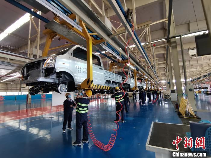 4月初，成功汽車全面復(fù)工復(fù)產(chǎn)。尤其是隨著疫情得到控制，該公司的生產(chǎn)力度也不斷加大?！「唢w 攝