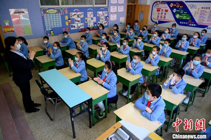 學校是人群密集場所，山西省疫情防控工作領導小組要求，要周密閉環(huán)做好疫情防控。　韋亮 攝