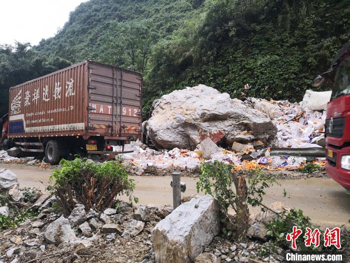 事故現(xiàn)場?！↑S鵬 攝