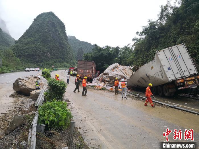 事故現(xiàn)場?！↑S鵬 攝