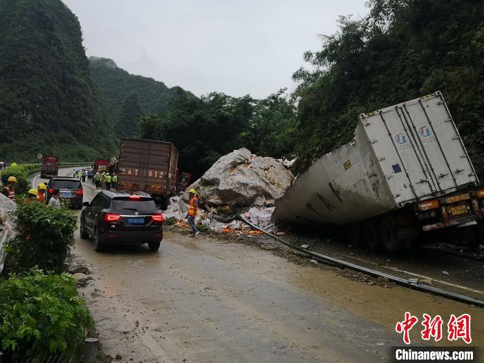 事故現(xiàn)場?！↑S鵬 攝