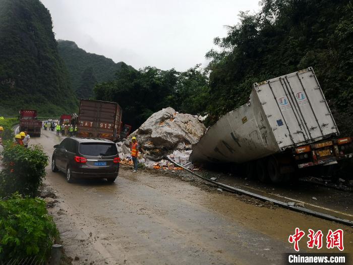 事故現(xiàn)場。　黃鵬 攝