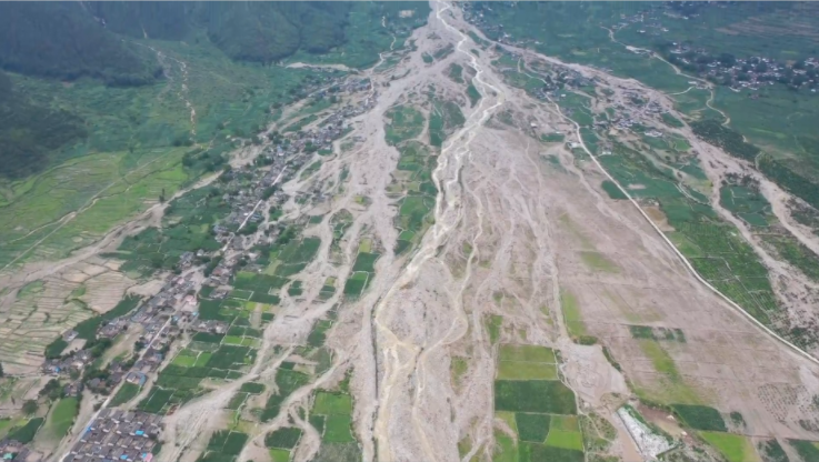 ▲圖為涼山冕寧山洪現(xiàn)場(chǎng)，來(lái)源：四川消防。