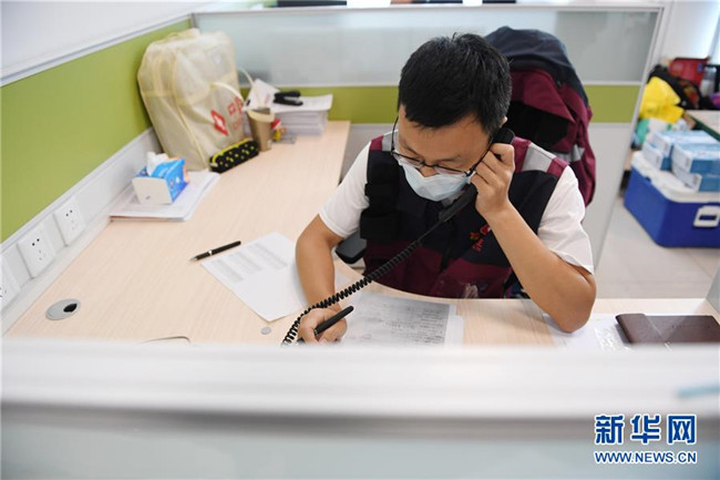 （新華全媒頭條·圖文互動(dòng)）（2）首都再戰(zhàn)“疫”，難忘40天——寫在北京應(yīng)急響應(yīng)級(jí)別降級(jí)之際