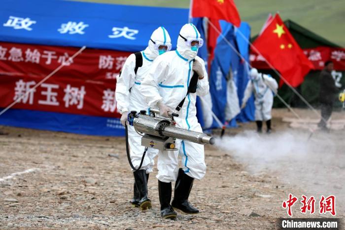 圖為進行現(xiàn)場消毒。青海省應(yīng)急廳