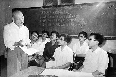 舍我其誰報國志，碧血丹心愛國情