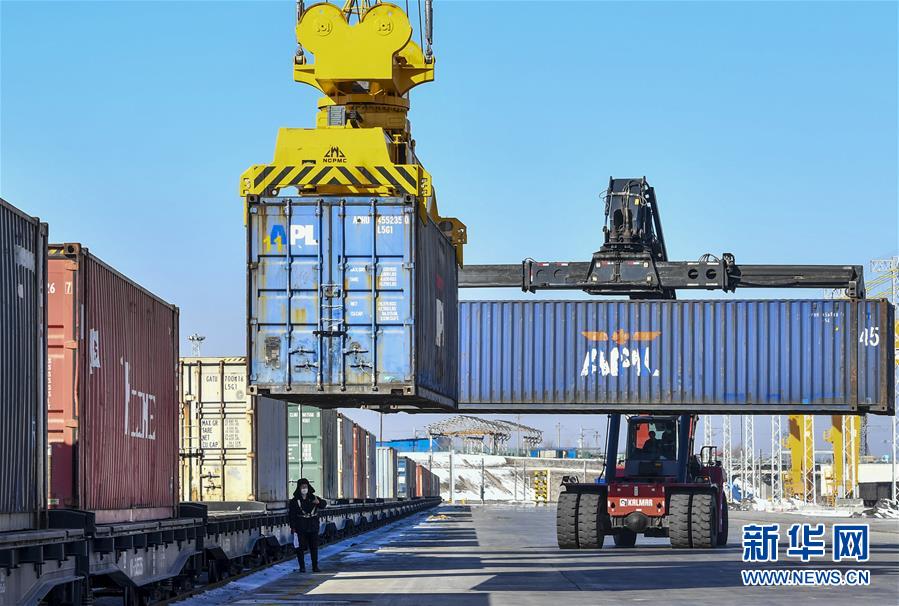 (新華全媒頭條·圖文互動)(14)旗引天山南北 譜寫發(fā)展新篇——以習近平同志為核心的黨中央關心新疆工作紀實