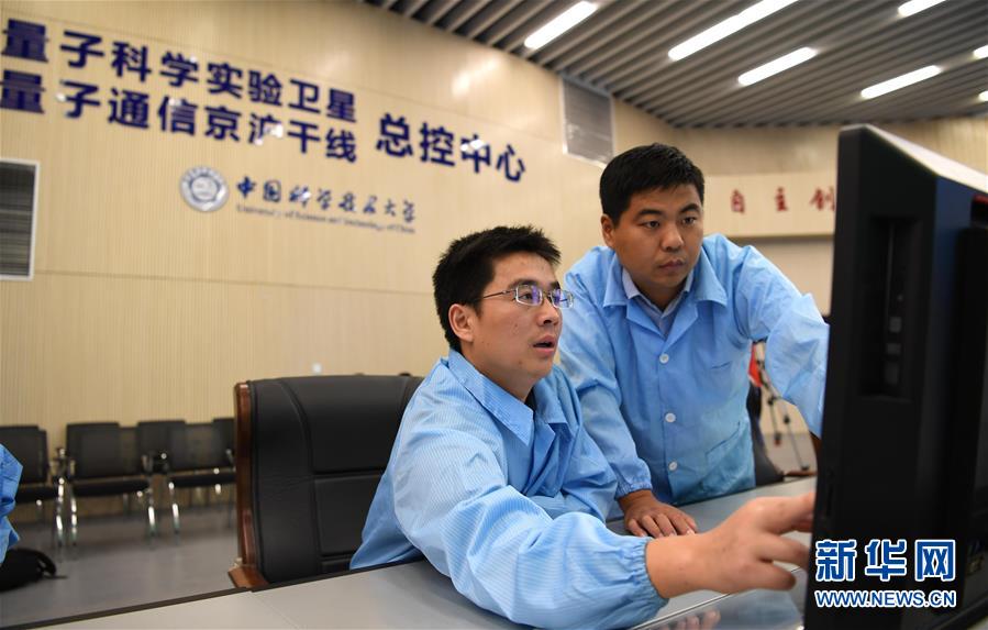 (在習(xí)近平新時(shí)代中國(guó)特色社會(huì)主義思想指引下——新時(shí)代新作為新篇章·習(xí)近平總書(shū)記關(guān)切事·圖文互動(dòng))(6)探“微觀(guān)世界” 抓“關(guān)鍵變量”——我國(guó)科學(xué)家與量子“糾纏”的故事