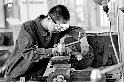 未來職業(yè)教育新前景:引導(dǎo)畢業(yè)生從“找工作”到“謀職業(yè)” 未來職業(yè)教育新前景:引導(dǎo)畢業(yè)生從“找工作”到“謀職業(yè)”